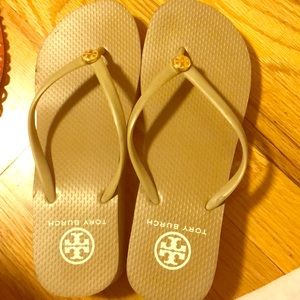 tory burch tan wedge flip flops